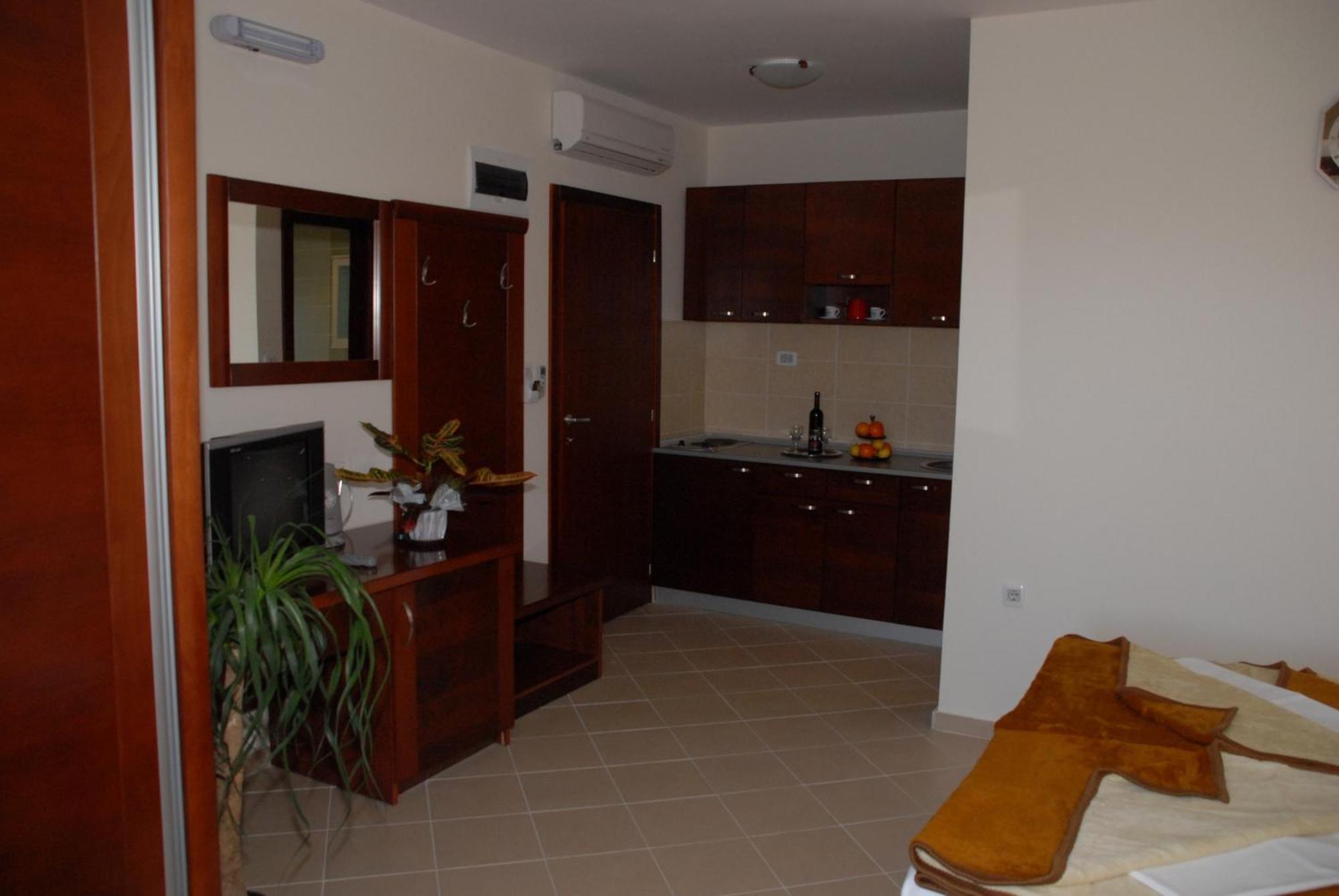 Apartments Krapina Budva Exterior photo